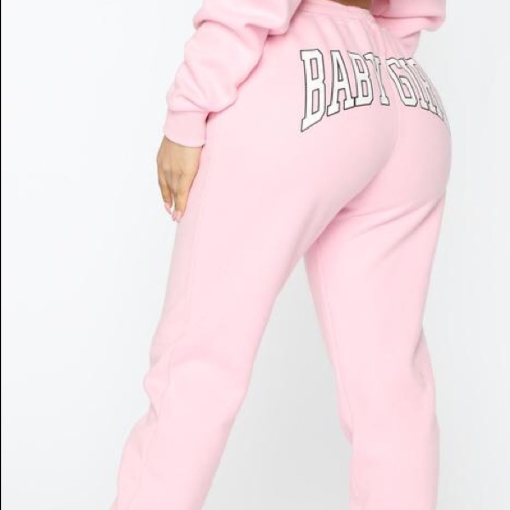 FASHION NOVA BABY GIRL SWEATPANTS XL